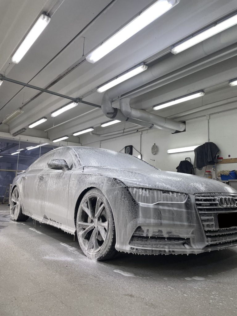 Audi auton pesu minttu details